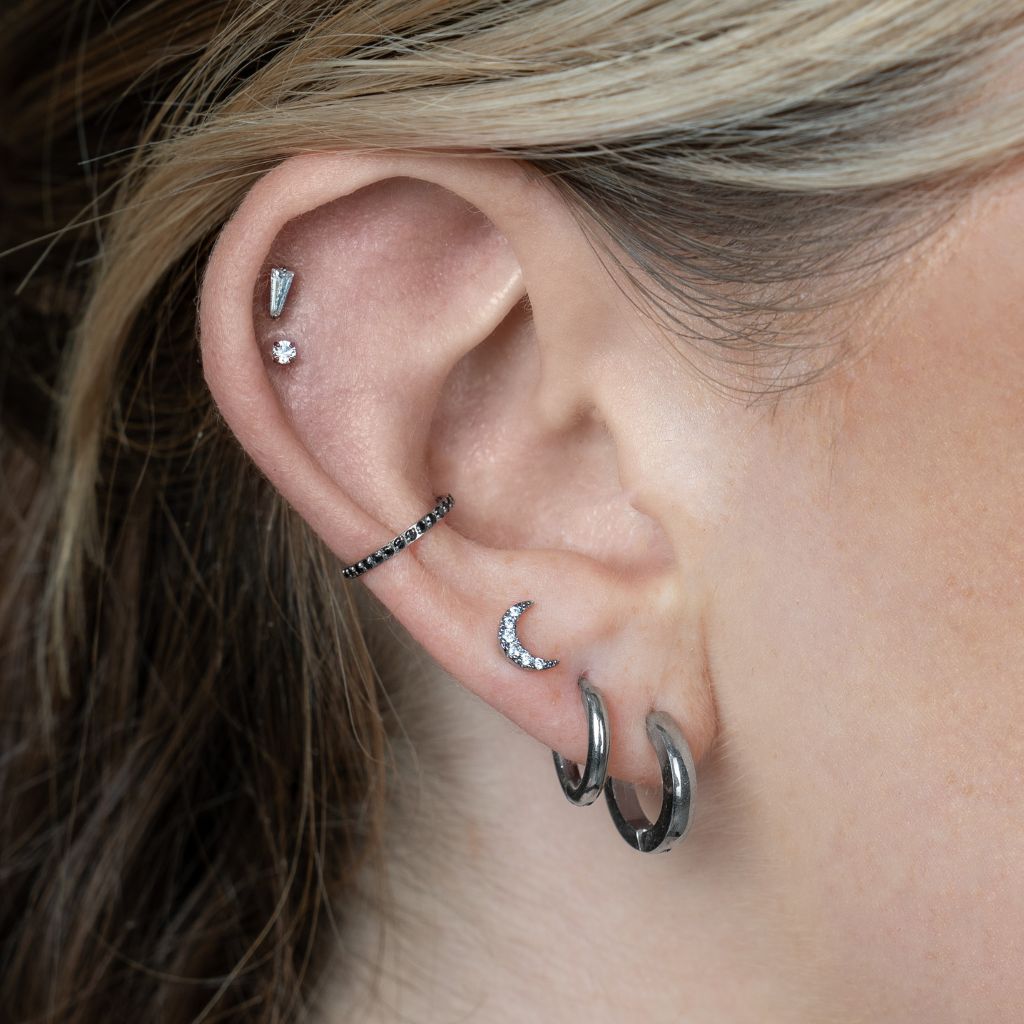 Titanium Outward - Facing Segment Ring with Cubic Zirconia - SkinKandy | Body Jewellery & Piercing Online Australia