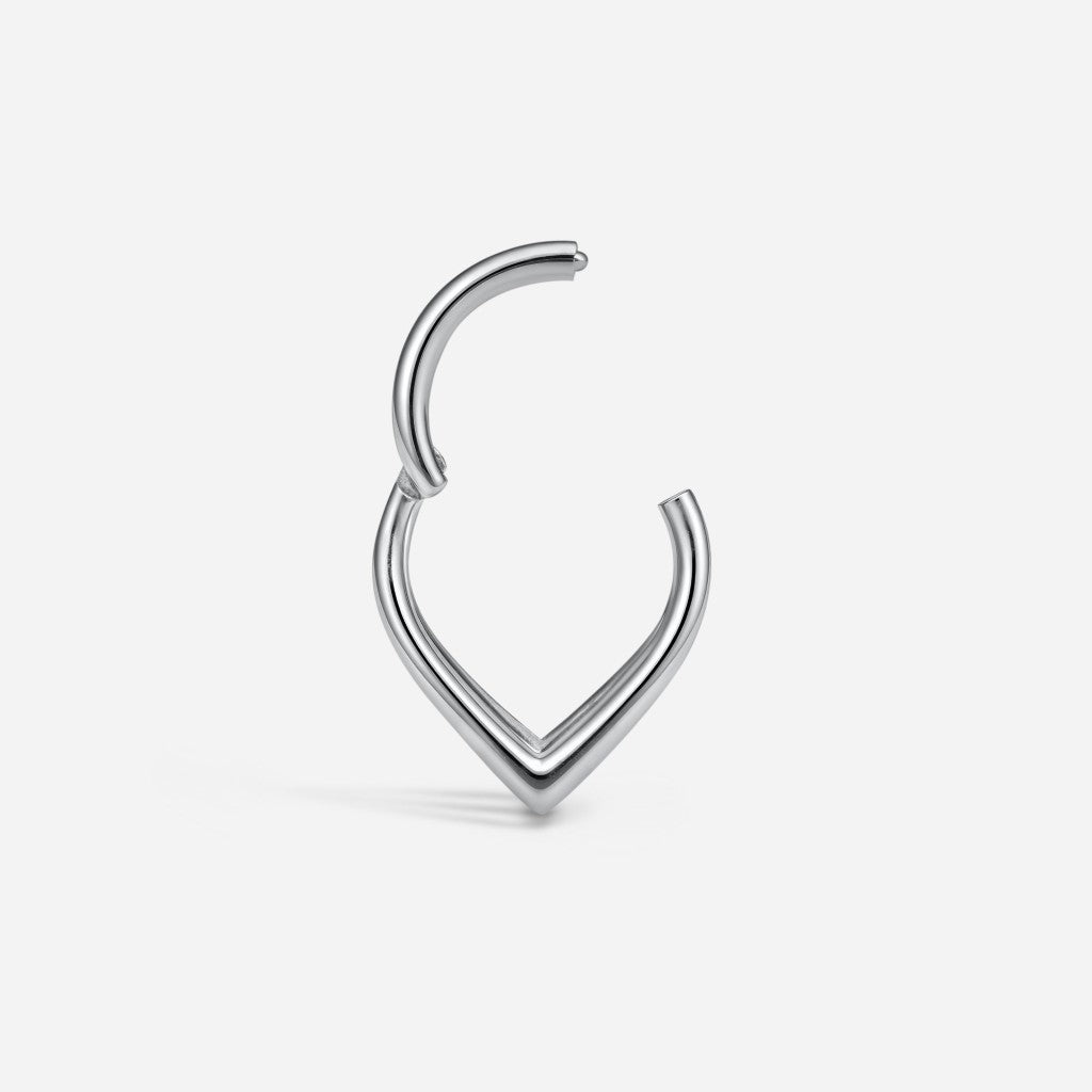 Silver stainless steel three v-shape segment ring.
