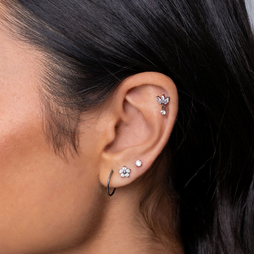 Titanium Internally Threaded Flower Lightning Cubic Zirconia Flashback