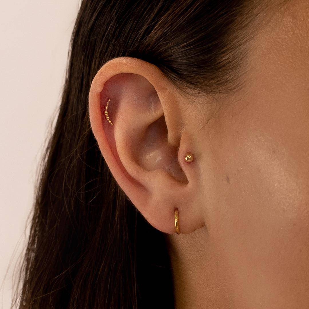 Curved Ball Titanium Flatback Cartilage Labret - Main Image